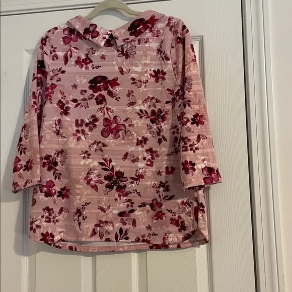 Talbots floral boat-neck folded collar top. Very nice colors. 3/4 sleeves. SZ M. - Picture 6 of 9